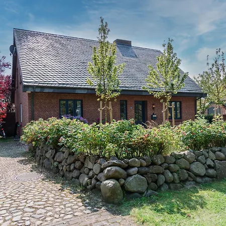 Am Feld Holiday home Nieblum